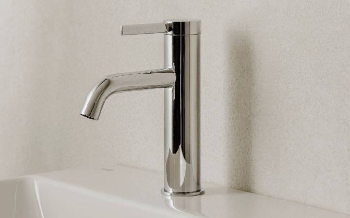 Chrome basin faucet